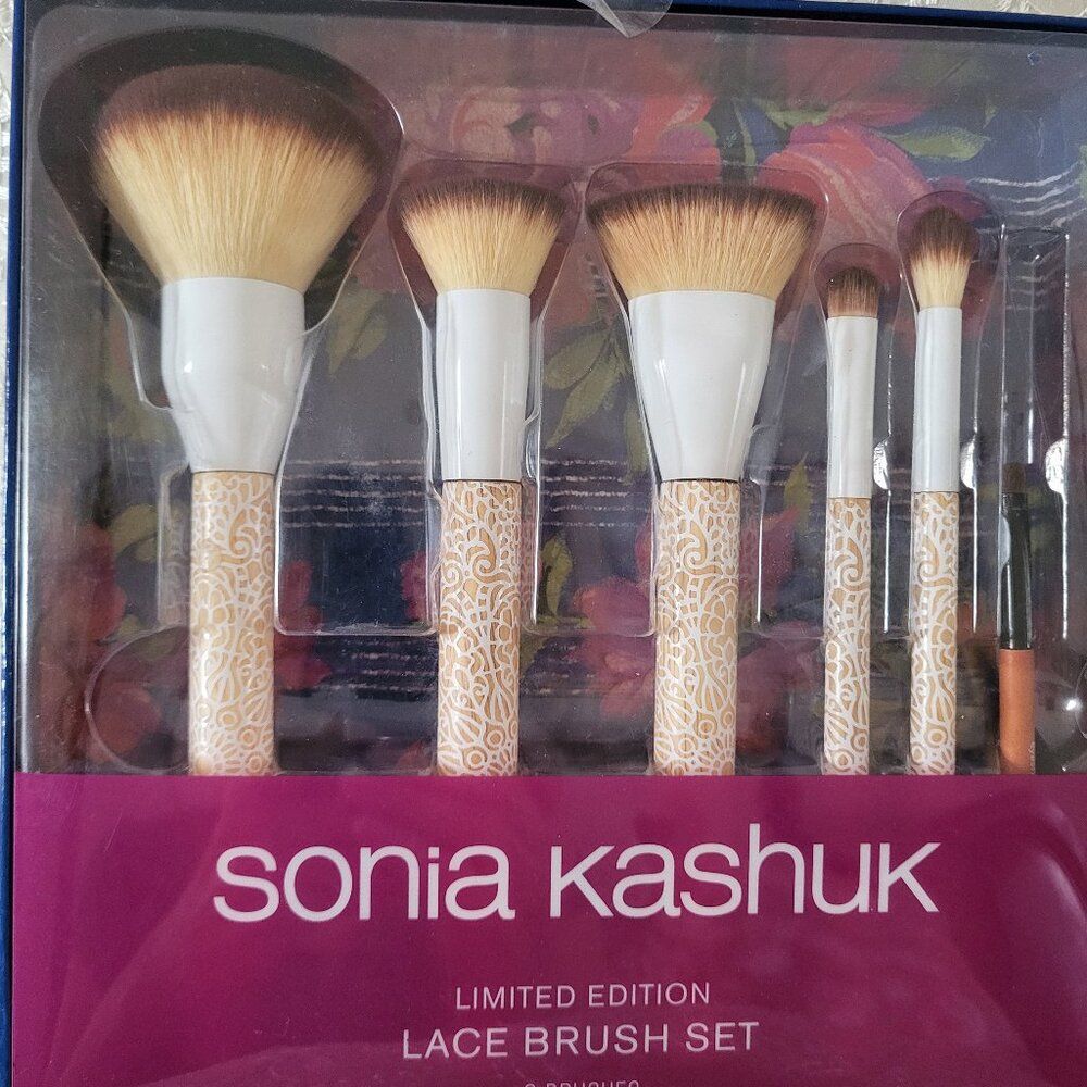 Sonia Kashuk brushes 100% sythetic brushes set